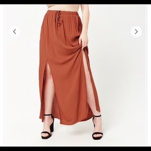 Plus size M-Slit Maxi Skirt